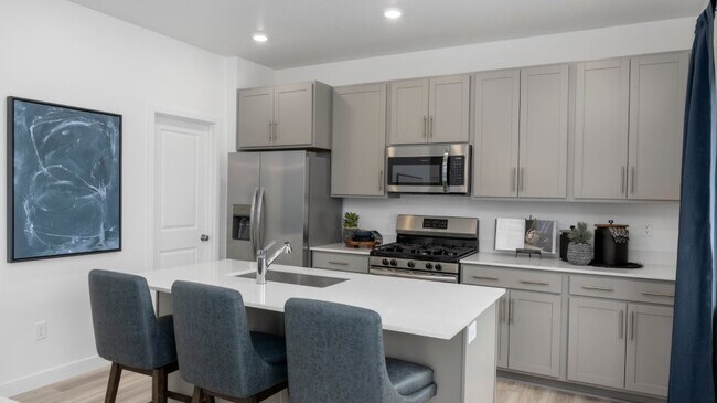 1672 W Blue Flax Dr, Saratoga Springs, UT 84045 - photo 2