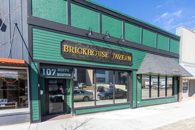 Brickhouse Tavern is a popular spot for pizza and beer in Indianola.