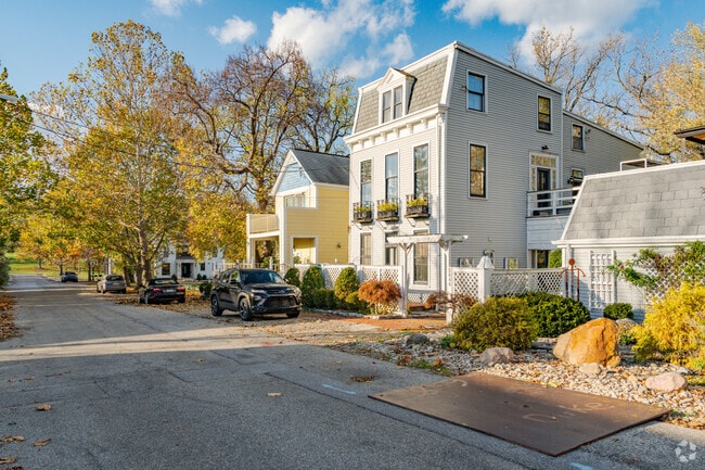 Hyde Park offer many architectural styles with homes dating the early 1900s.