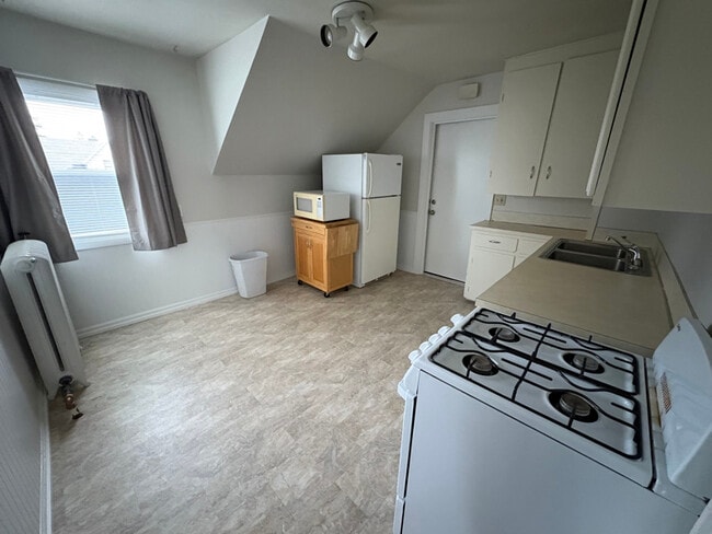 834 Paris Ave NE unit 2, Grand Rapids, MI 49503 - photo 4