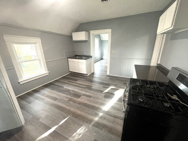 423 E 16th St unit 2, Erie, PA 16503 - photo 4