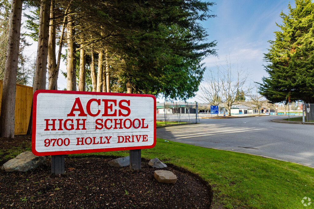 Aces High School is in the Holly neighborhood district of Everett, WA.