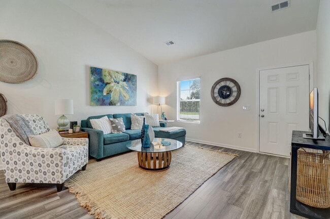 380 Acorn St, Sumter, SC 29154 - photo 2