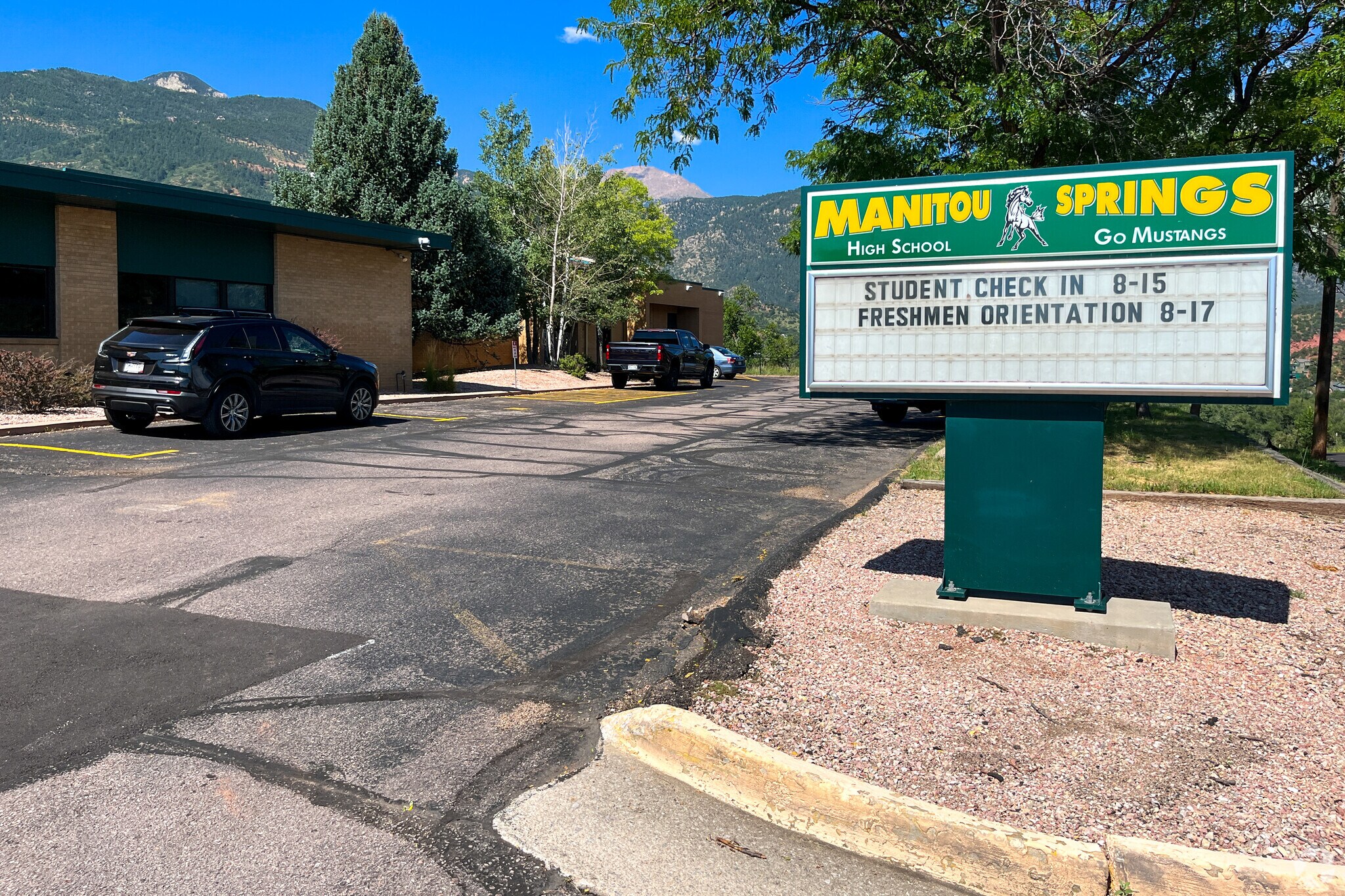 2 Narrows Rd, Manitou Springs, CO 80829