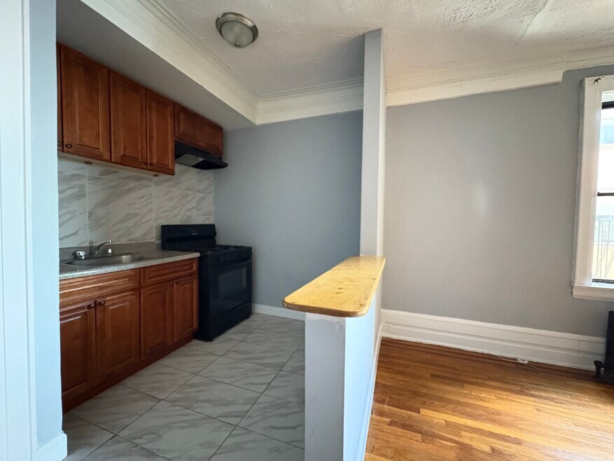 810 Broadway Ave 301
