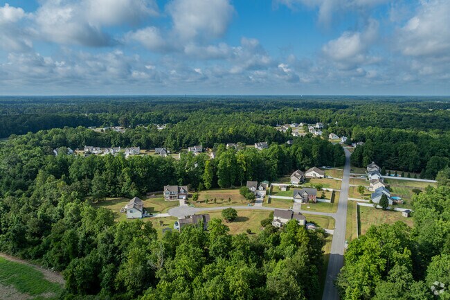 Half Moon is a rural town conveniently located only minutes from the center of Jacksonville.