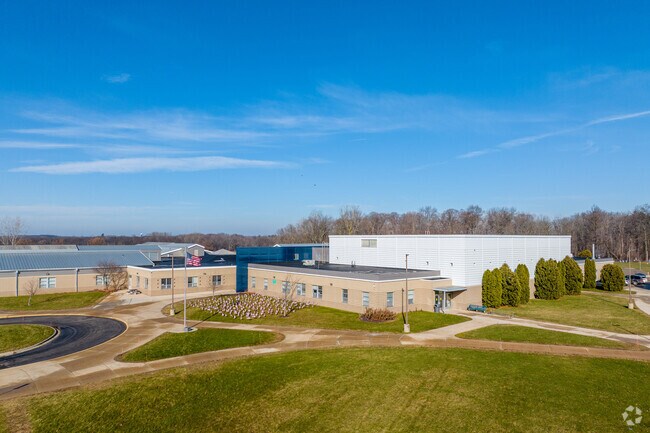 Lakewood Middle School has a student to teacher ratio of 19 to 1.