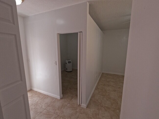 14741 SW 170th Terrace unit B, Miami, FL 33187 - photo 4