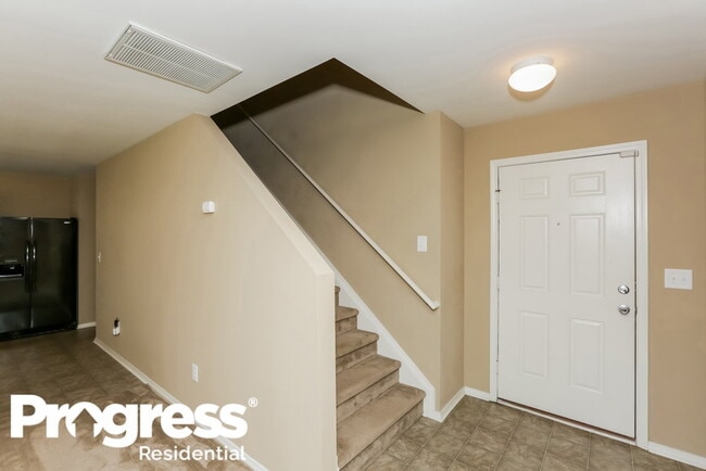 6329 Highland Commons Dr, Charlotte, NC 28269 - photo 2