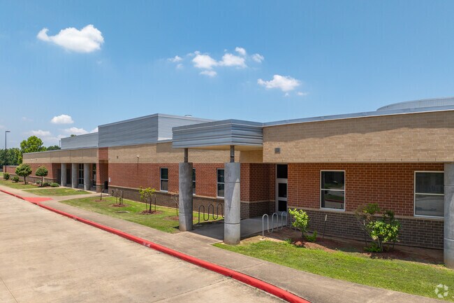 South Shaver Elementary offers outdoor and indoor seating.