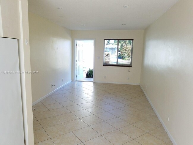 1231 NE 23rd Ave unit 3, Pompano Beach, FL 33062 - photo 3