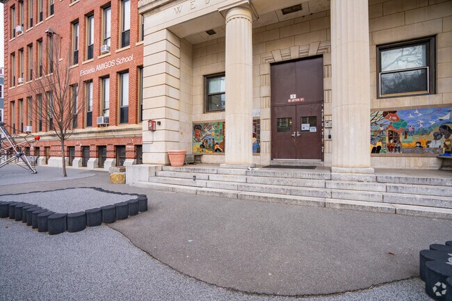 The Amigos School in Cambridge has an overall grade of A- on Niche.