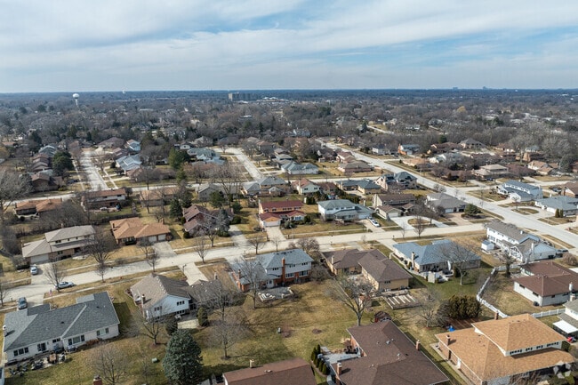 There are many available homes for many different budgets in Willowbrook.