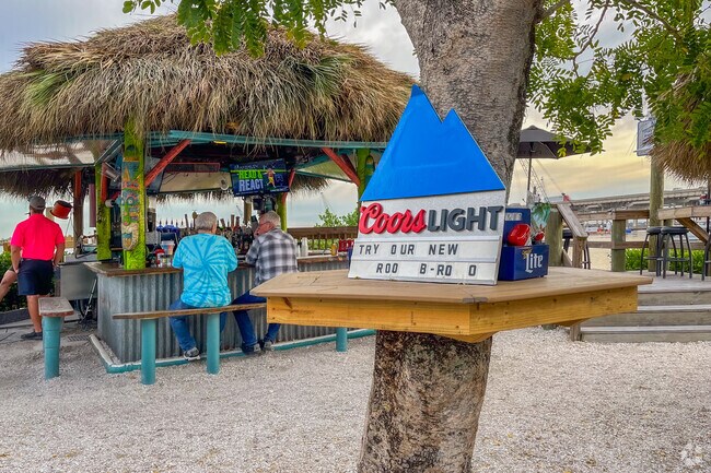 Locals and visitors can enjoy a river brew at River Roo in Ellenton.