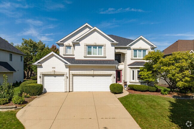 Surrounded by parks and green space, Carillon Club in Naperville, IL is an ideal neighborhood.