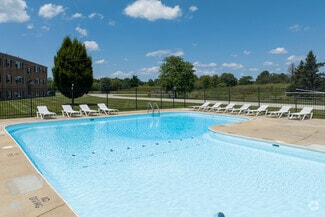 6400 Salisbury Rd, Maumee, OH 43537