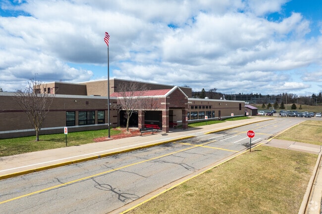Grant Elementary School is a highly rated public school in Marshfield with a Niche score of A-.