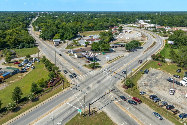 South Sumter is traversed by several main roads that handle traffic in the area.