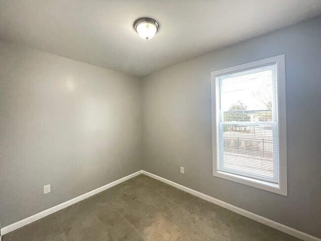 374 Amory St unit 3, Manchester, NH 03102 - photo 5