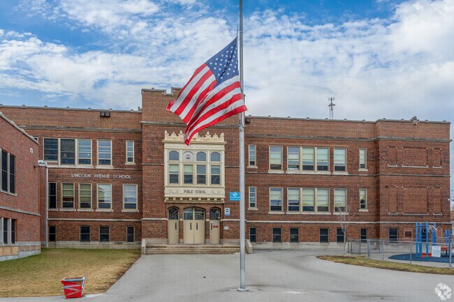 Students living in the Forest Home Hills neighborhood can attend Lincoln Elementary School.