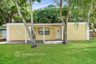 41 Sioux Ln, Atlantis, FL 33462