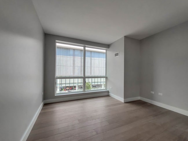 120 W Division St, Chicago, IL 60610 - photo 6