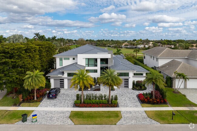 Modern design and contemporary architecture is also present in Boca Delray.