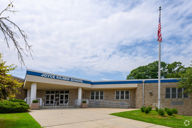 Mahwah's Joyce Kilmer Elementary School is a highly rated public school for grades 4 and 5.