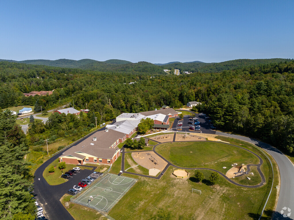 Grantham Village School in the town of Grantham serves grades K-12.