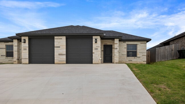 1303 Antelope Trail unit B, Temple, TX 76504 - photo 2