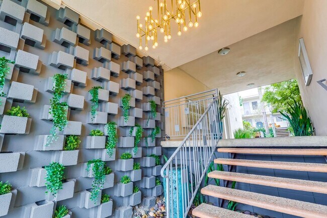 Apartment Complex Near SoFi Stadium with Pool, BBQ Area, Gym and Parking., Inglewood, CA 90301 - photo 7