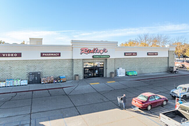 Ridley’s Family Markets offers groceries and a pharmacy off Highway 30.