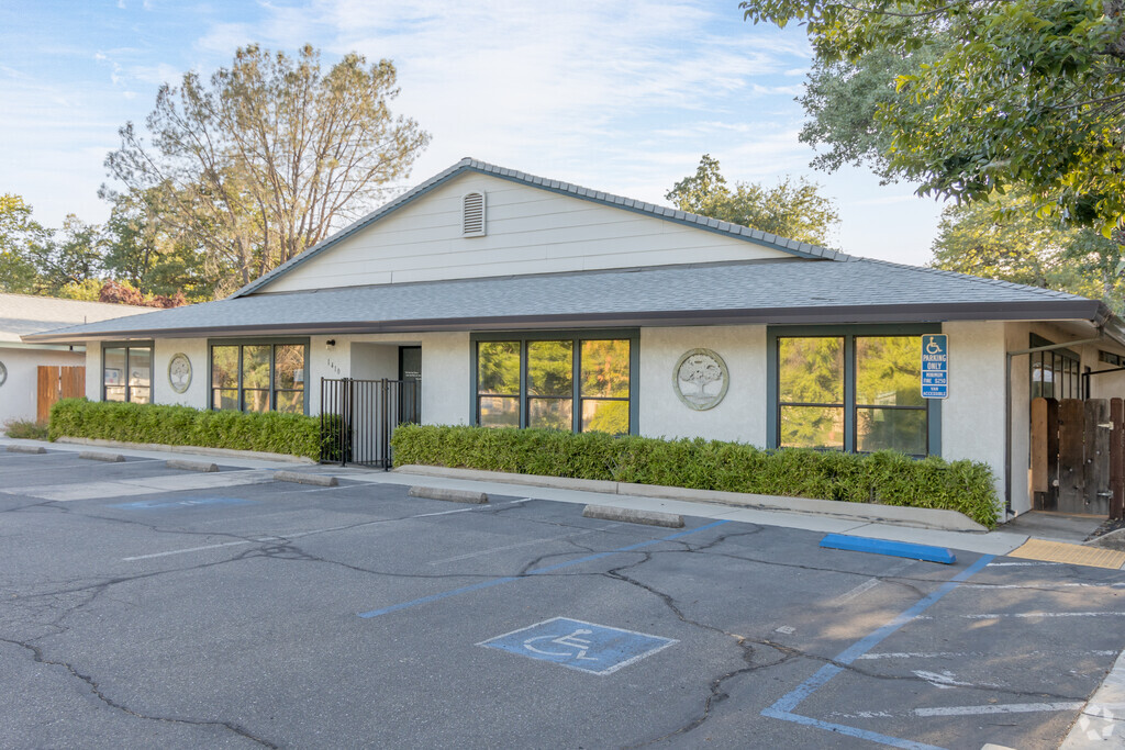 The student to teacher ratio at Shady Oaks is 35 to 1.