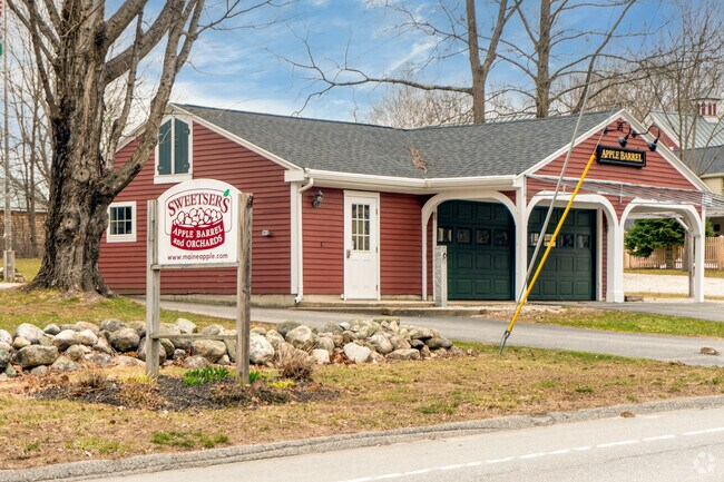 Sweetser's Apple Barrel & Orchard sign and exterior in Cumberland, Maine