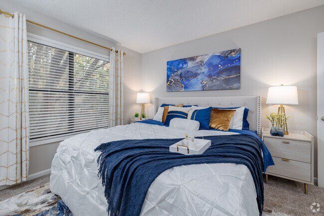 2BR, 2BA - 1,005SF - Master Bedroom