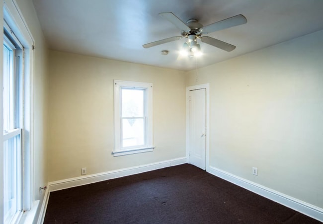 511 W Marion St unit 2, Joliet, IL 60436 - photo 4