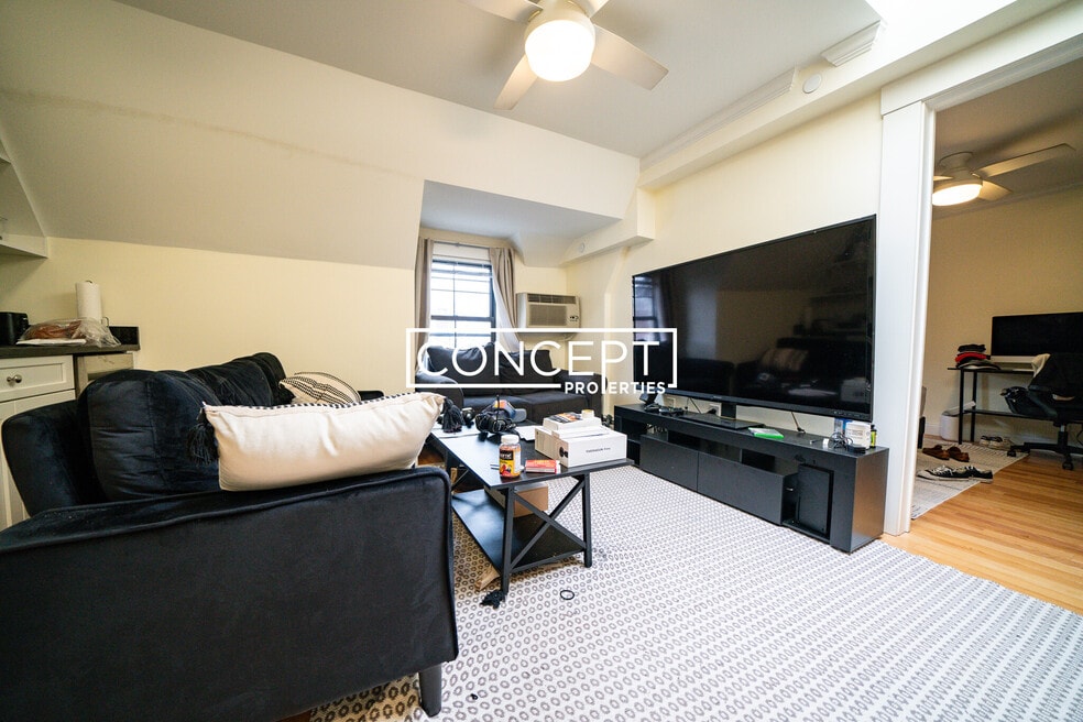 219 Commonwealth Ave unit 45, Chestnut Hill, MA 02467 - photo 1