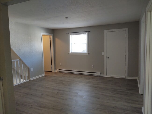 111 Elm St unit Rossford Apartment, Rossford, OH 43460 - photo 2