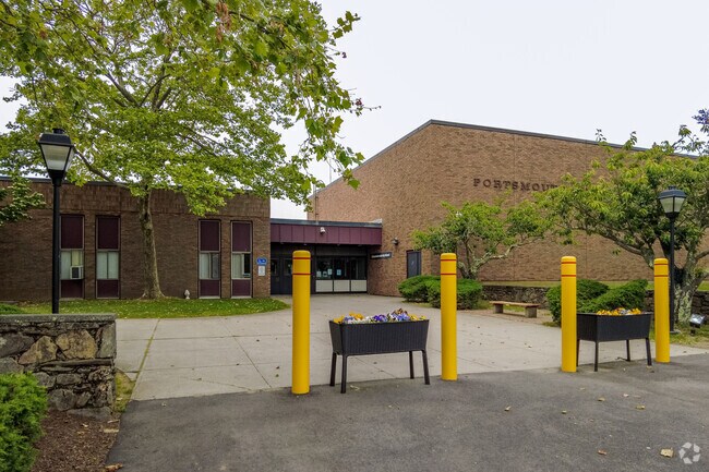 Portsmouth Middle School offers students in Portsmouth a wide array of classes.