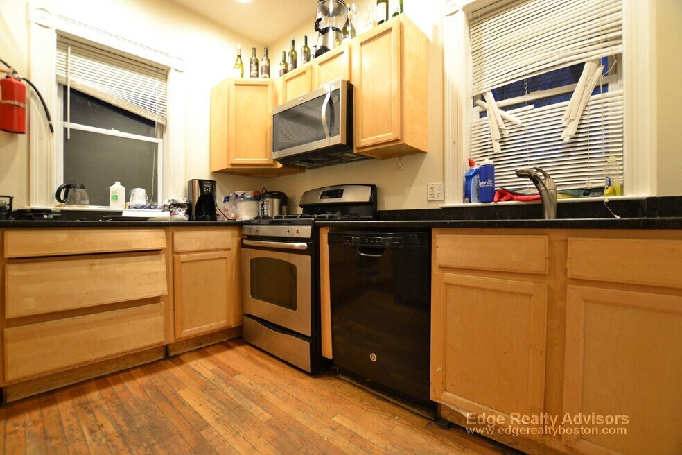 39 Pratt St, Allston, MA 02134 - photo 1