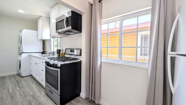 1293 W 37th Dr, Los Angeles, CA 90007 - photo 7