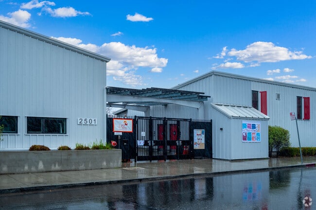 Yu Ming Charter School campus.