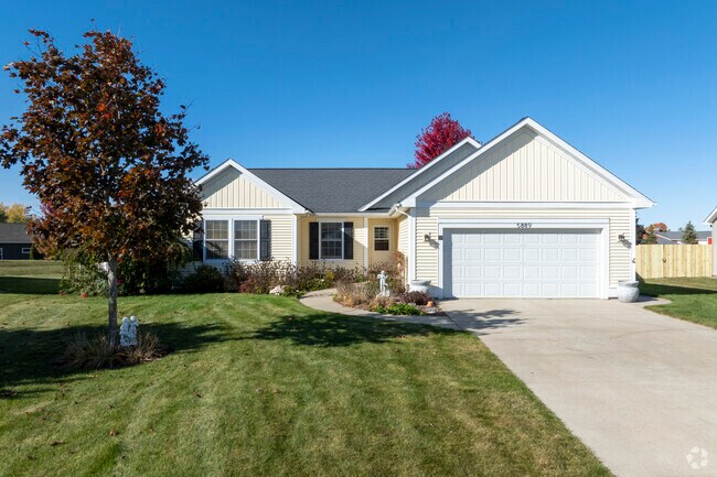 Come home to a comfortable ranch in Freeland.