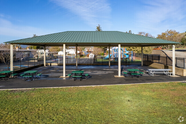 Walnut Heights Elementary School, Rankings & Reviews - Homes.com