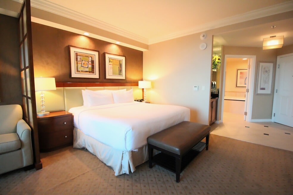 125 E Harmon Ave unit 18, Las Vegas, NV 89109 - photo 1