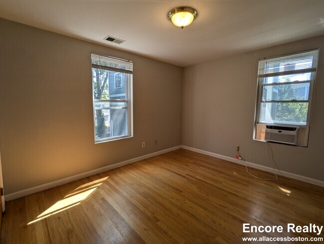 344 Putnam Ave unit 3, Cambridge, MA 02139 - photo 6