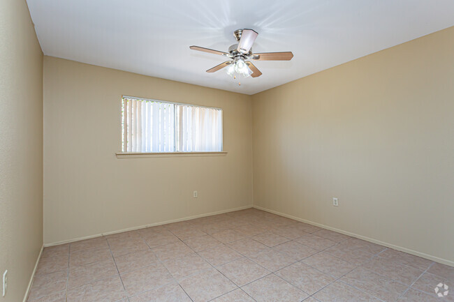 2BR, 1BA - 667SF