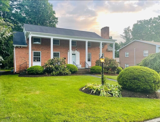 1406 Hillcrest Dr, Blacksburg, VA 24060 - photo 2