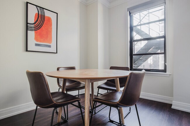 200 E Chestnut St unit FL9-ID1390, Chicago, IL 60611 - photo 6