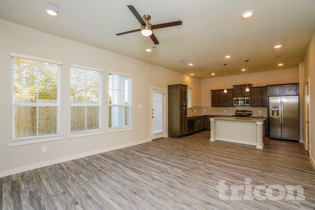 9835 Willow Creek Commerce Dr, Tomball, TX 77375 - photo 4